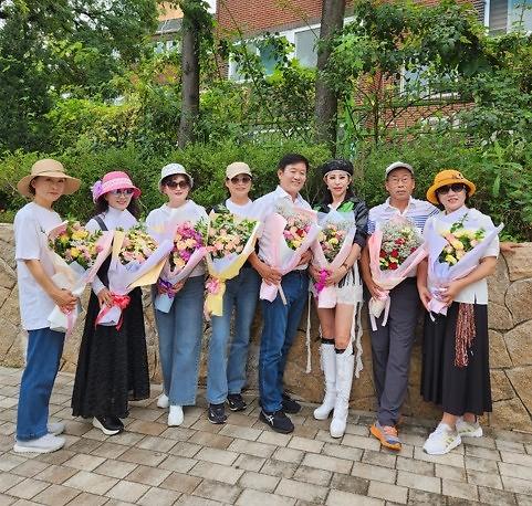 신현원창동 주민자치회 생활봉사분과 '나는야 모델 바른자세, 바른걷기' 사업 사진