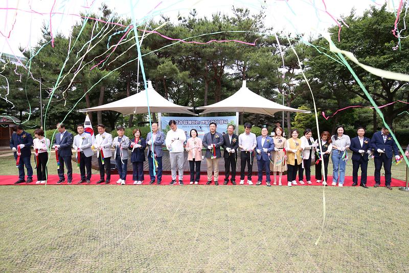 2024.06.07._주민과_함께하는_맨발_걷기_행사_(96).jpg 이미지