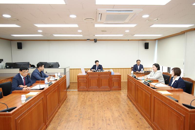 제268회 폐회중 제1차 의회운영위원회 사진