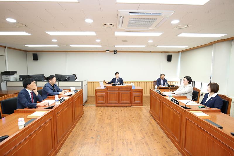 2024.07.01._제268회_폐회중_제1차_의회운영위원회.jpg 이미지