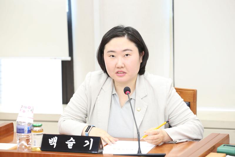 2024.07.01._제268회_폐회중_제1차_의회운영위원회_(백슬기_위원).jpg 이미지