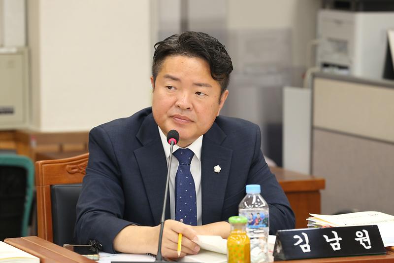 제263회 제1차 자치행정위원회 (2023.10.16.) (김남원 위원) 사진