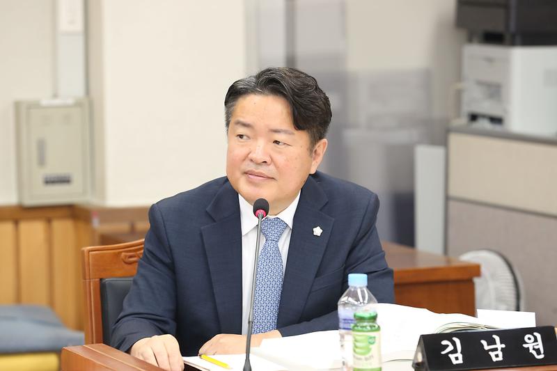 제264회 제3차 자치행정위원회 (2023.12.06.) (김남원 위원) 사진