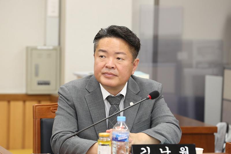 제264회 제6차 자치행정위원회 (2023.12.11.) (김남원 위원) 사진