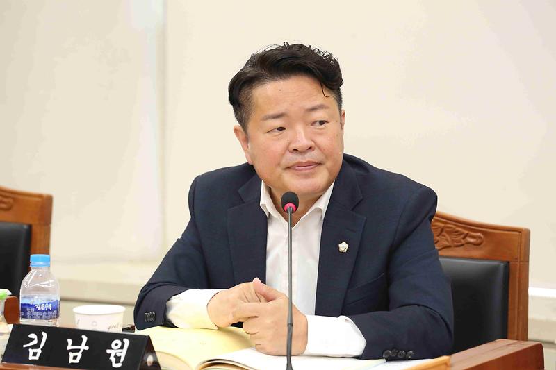 제274회 제2차 기획행정위원회(김남원 위원) 사진