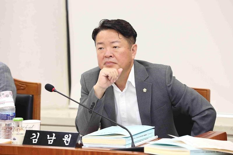 제274회 제3차 기획행정위원회(김남원 위원) 사진