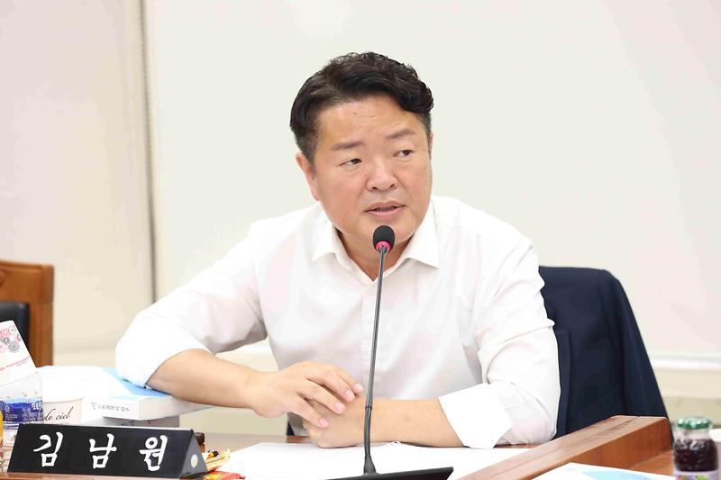 제274회 제4차 기획행정위원회(김남원 위원) 사진