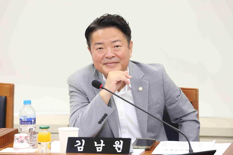 제274회 제6차 기획행정위원회(김남원 위원) 사진