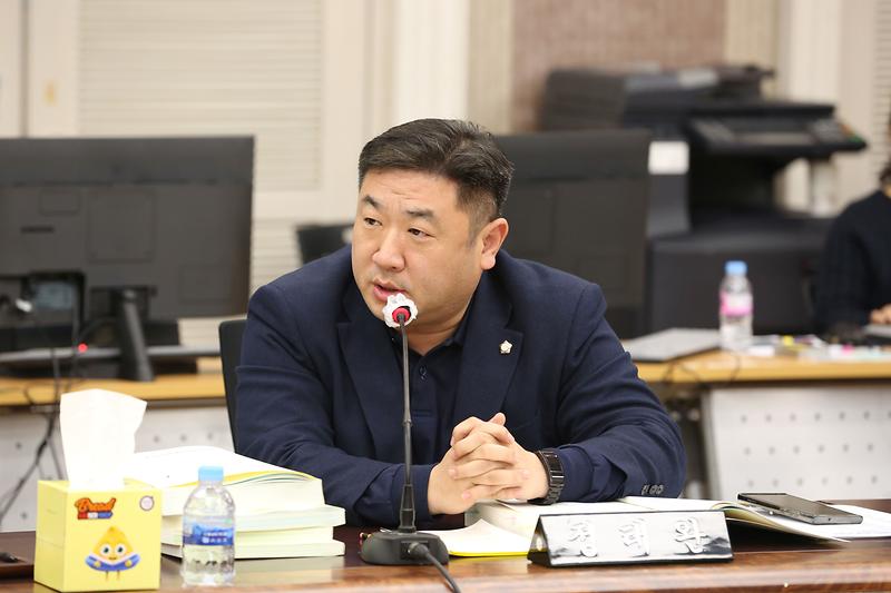 2023.11.22._2023년도_행정사무감사_2일차_(정태완).jpg 이미지