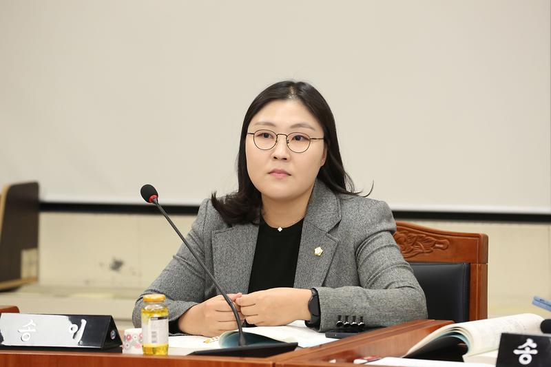 제264회 제3차 복지도시위원회 (2023.12.06.) (송이 위원) 사진