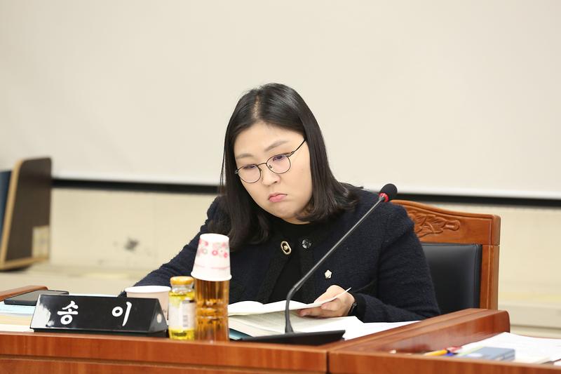 제264회 제6차 복지도시위원회 (2023.12.11.) (송이 위원) 사진