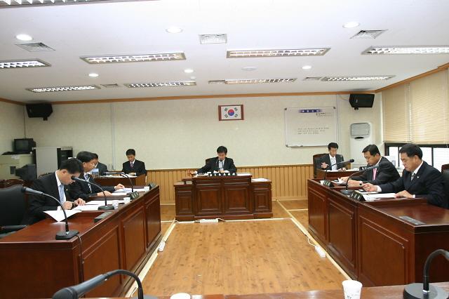 제143회 의회운영위원회(조례안 심사) 사진