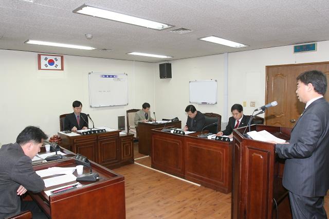 제138회 임시회의 따른 의회 운영위원회 회의 사진