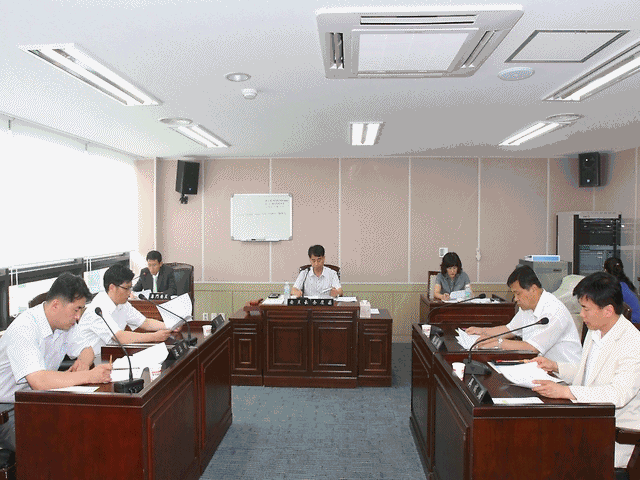 의회운영위원회 사진