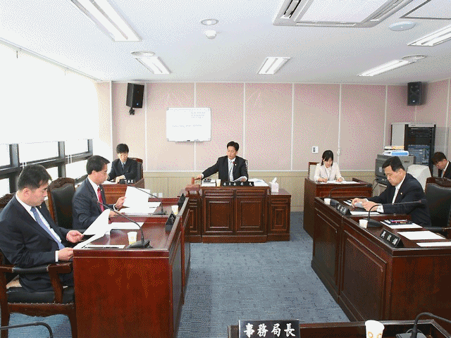 각 위원회별 조례안 심의 사진