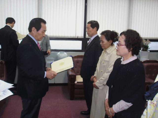 서구의제21 실천협의회 표창장 수여 사진