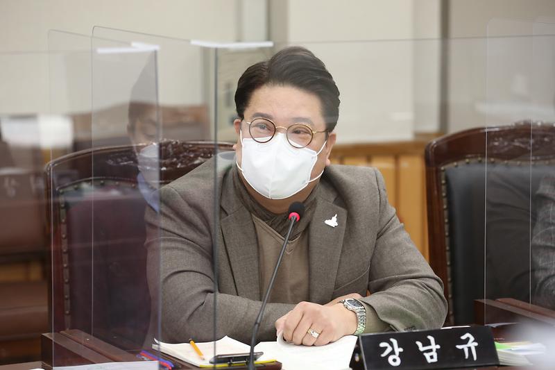 2021.02.19._제242회_제3차_자치행정위원회__(12).jpg 이미지