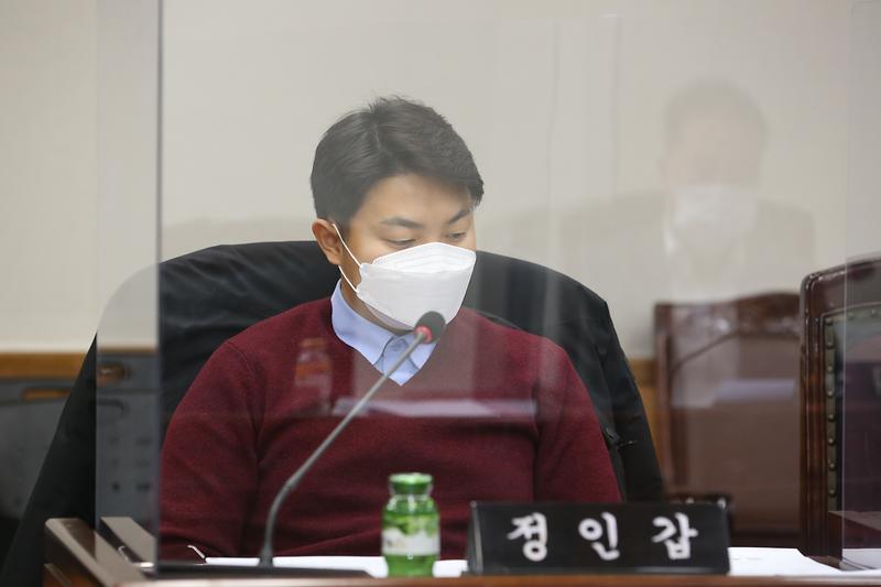 2021.02.25._제242회_제6차_자치행정위원회__(23).jpg 이미지