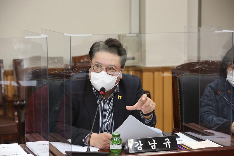 2021.02.25._제242회_제6차_자치행정위원회__(6).jpg 이미지