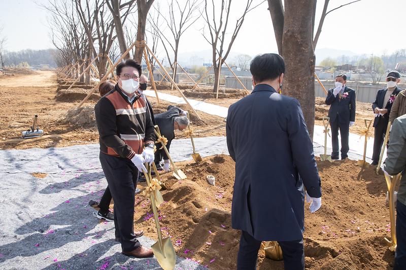 2021.03.31._경서3구역_느티나무300숲길_식수식_(43).jpg 이미지