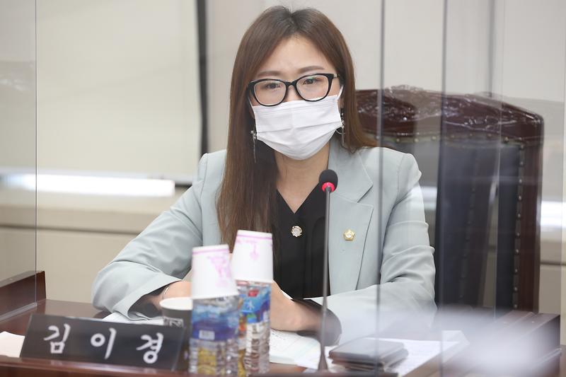 2021.04.08._제243회_제3차_자치행정위원회__(25).jpg 이미지