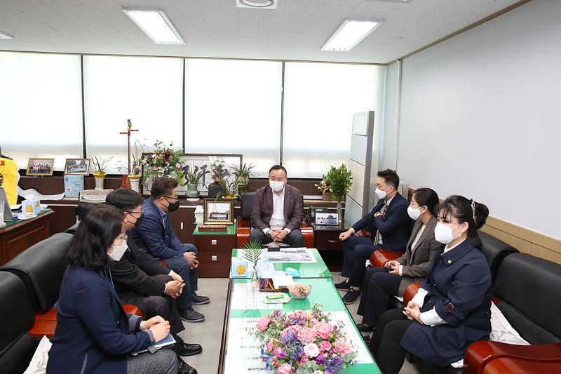 2021.04.09._결산검사위원_위촉식_(7).jpg 이미지