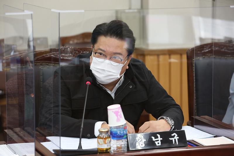 2021.04.14._제243회_제7차_자치행정위원회__(15).jpg 이미지