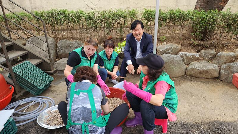 가좌3동 새마을부녀회 '초복맞이 어르신 삼계죽 대접행사' 사진