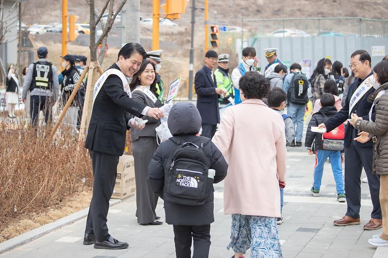 20230322 등굣길 교통안전 기관합동 캠페인 사진