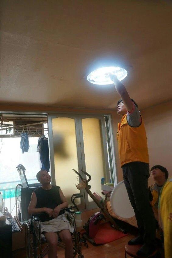 (사)수와진의_사랑더하기_「집_고쳐주기_사업」_실시_2.jpg 이미지