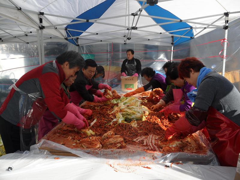 가정2동_사랑의_김장담그기_1.jpg 이미지