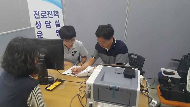 진로진학_상담실_운영_2.jpg 이미지