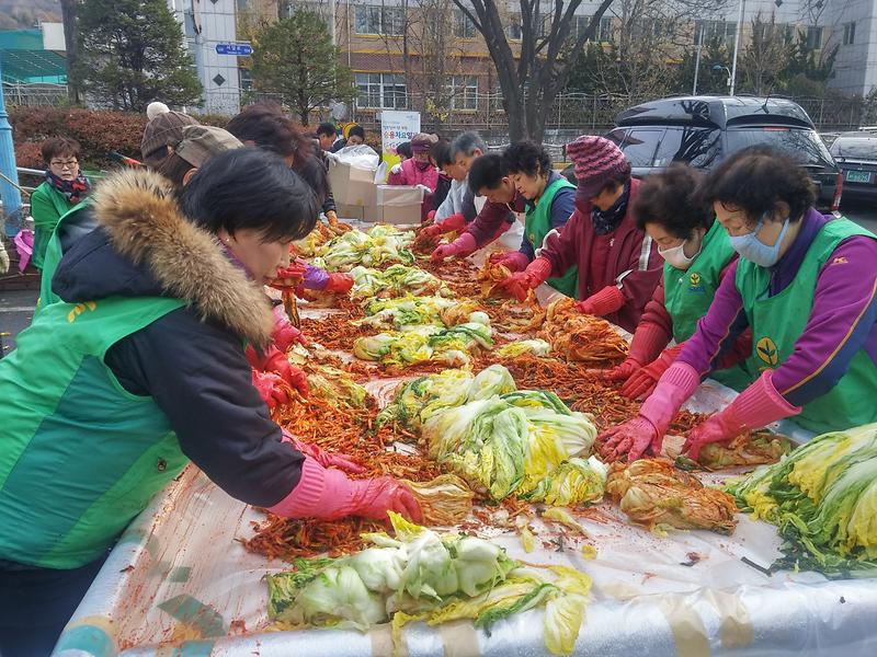 석남3동_지역사회보장협의체_김장나누기_행사_1.jpg 이미지