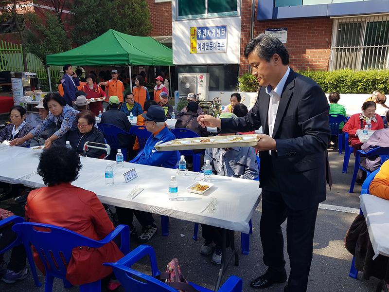 연희동_통우회_효사랑실천_경로잔치_성황리_개최_1.jpg 이미지