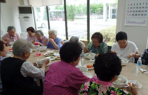 2._가좌2동_발전협의회,_여름_든든_삼계탕_대접.jpg 이미지