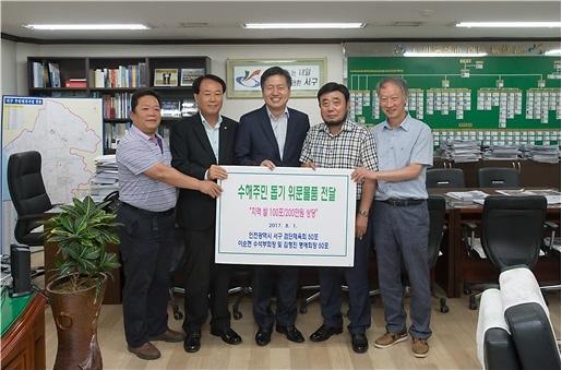 3_검단체육회_수해주민_돕기_위문물품_전달_사진.jpg 이미지