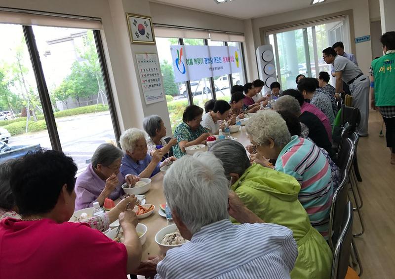 4._가정1동,_어르신_삼계탕_대접_행사_개최.jpg 이미지