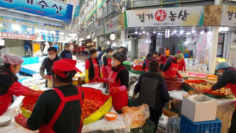 8_서구_강남시장_깍두기_행복나눔_행사.jpg 이미지