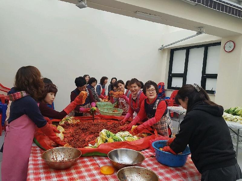 청라2동_사랑의_김장나눔_행사.jpg 이미지