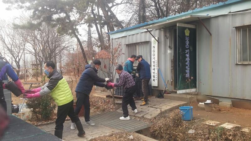 가정1동_통장자율회_연탄전달.jpg 이미지