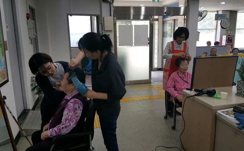 가좌4동지역사회보장협의체_장수사진_촬영.jpg 이미지