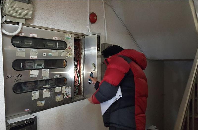 전통시장_화재예방을_위한_전기_및_소방시설_합동점검_.jpg 이미지