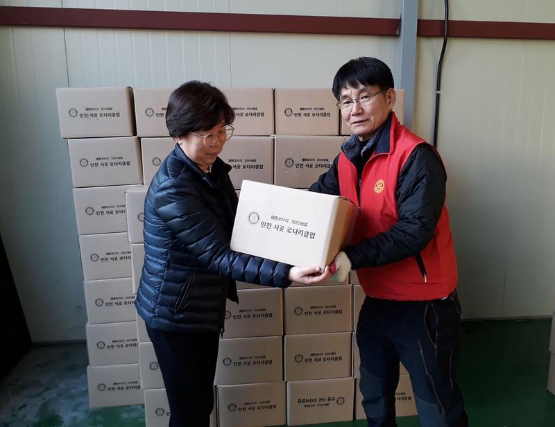 서곶로타리클럽,_어려운_이웃을_위한_사랑의_김장김치_나누기_.jpg 이미지