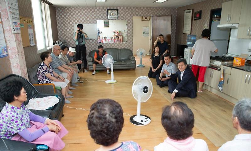 서구,_여름철_자연재난_대비에_총력(2016년_무더위쉼터방문사진).jpg 이미지