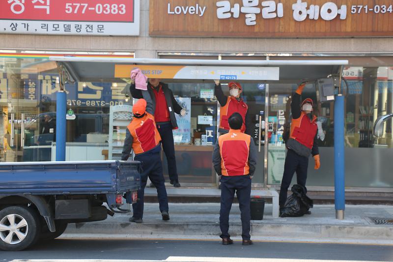 석남1동_SK,_봄맞이_불법벽보_및_부착흔적_정비_전개.jpg 이미지