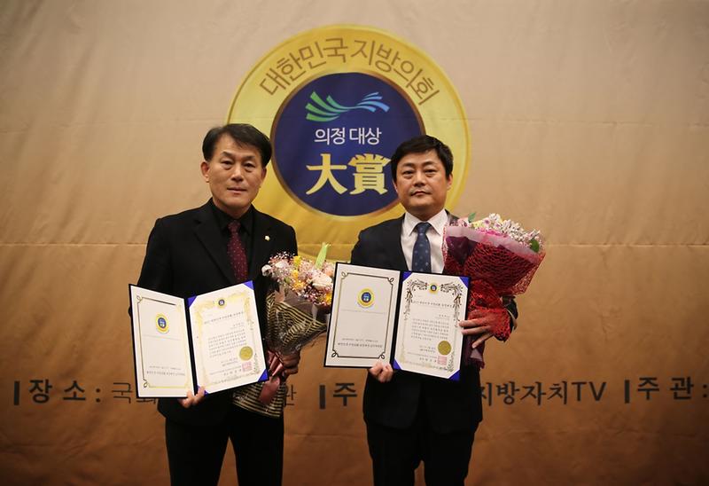 심우창_인천광역시_서구의회의장,천성주의원_2017대한민국_지방의회_의정대상_수상.jpg 이미지