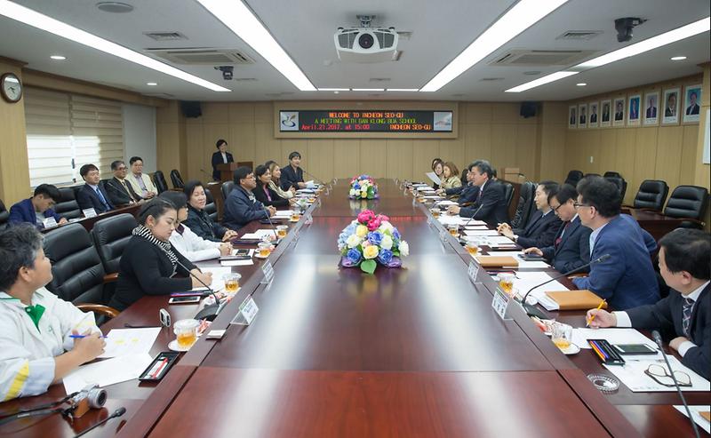 태국_방콕_방켄구_부구청장과_학교_관계자_서구_방문.jpg 이미지