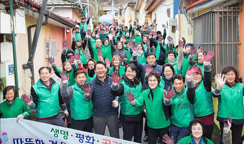3서구새마을회,_‘사랑의_연탄나누기’_행사_(2).jpg 이미지