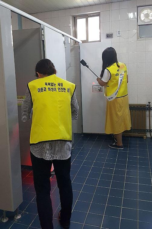 5서구,_몰카_없는_화장실을_위한_민관_합동점검_실시2.jpg 이미지
