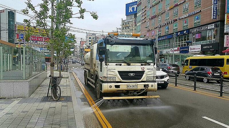 6서구,_폭염장기화_대비_살수차_확대_운행.jpg 이미지